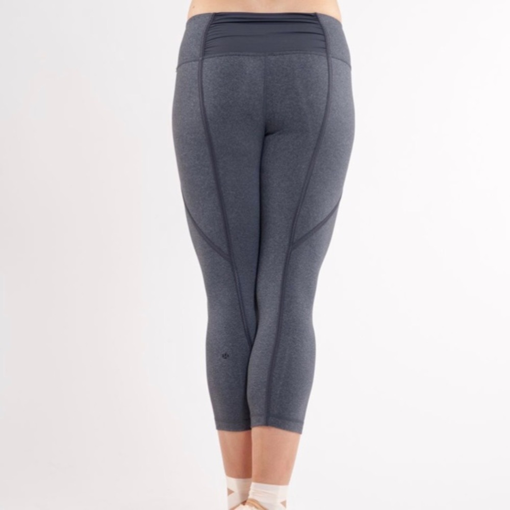 Lululemon Rehearsal Crop Size 6 Grey & Black